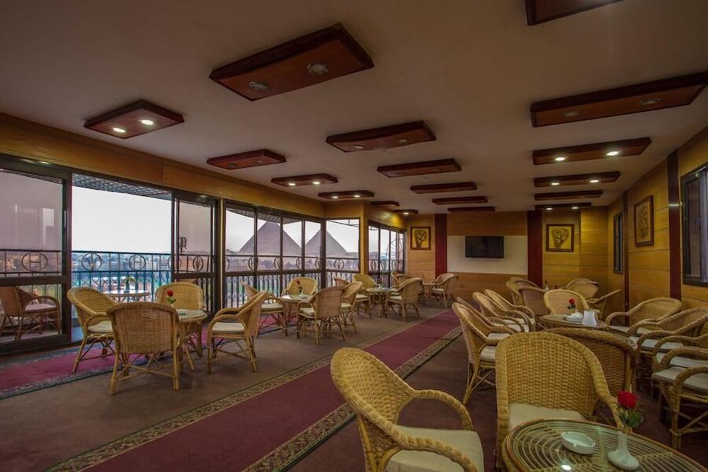 Pyramids Plaza Hotel Giza Restaurant foto